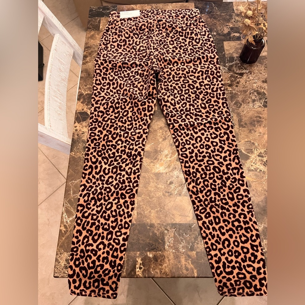 Highest rise leopard pant in size 0 petite 💛🤎